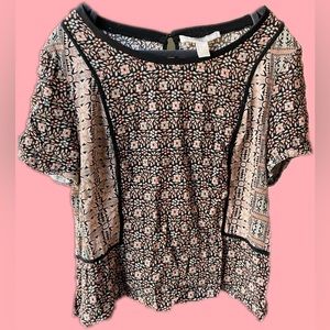 Forever 21 Top Blouse Sz. Large Floral and Feminine